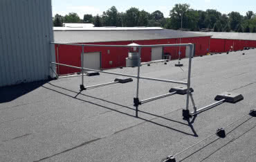 Balustrady i bariery PROSAFE: ochrona dachu bez naruszania poszycia