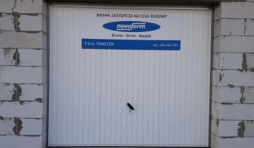 Brama zastępcza na czas budowy